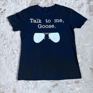 “Talk to me, Goose.” Top Gun Tee Medium Black 💗